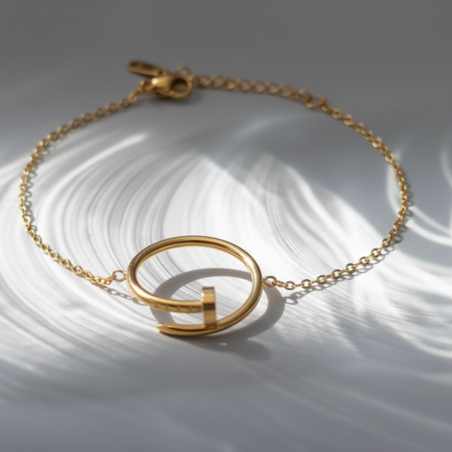 Nail Aura Gold Bracelet