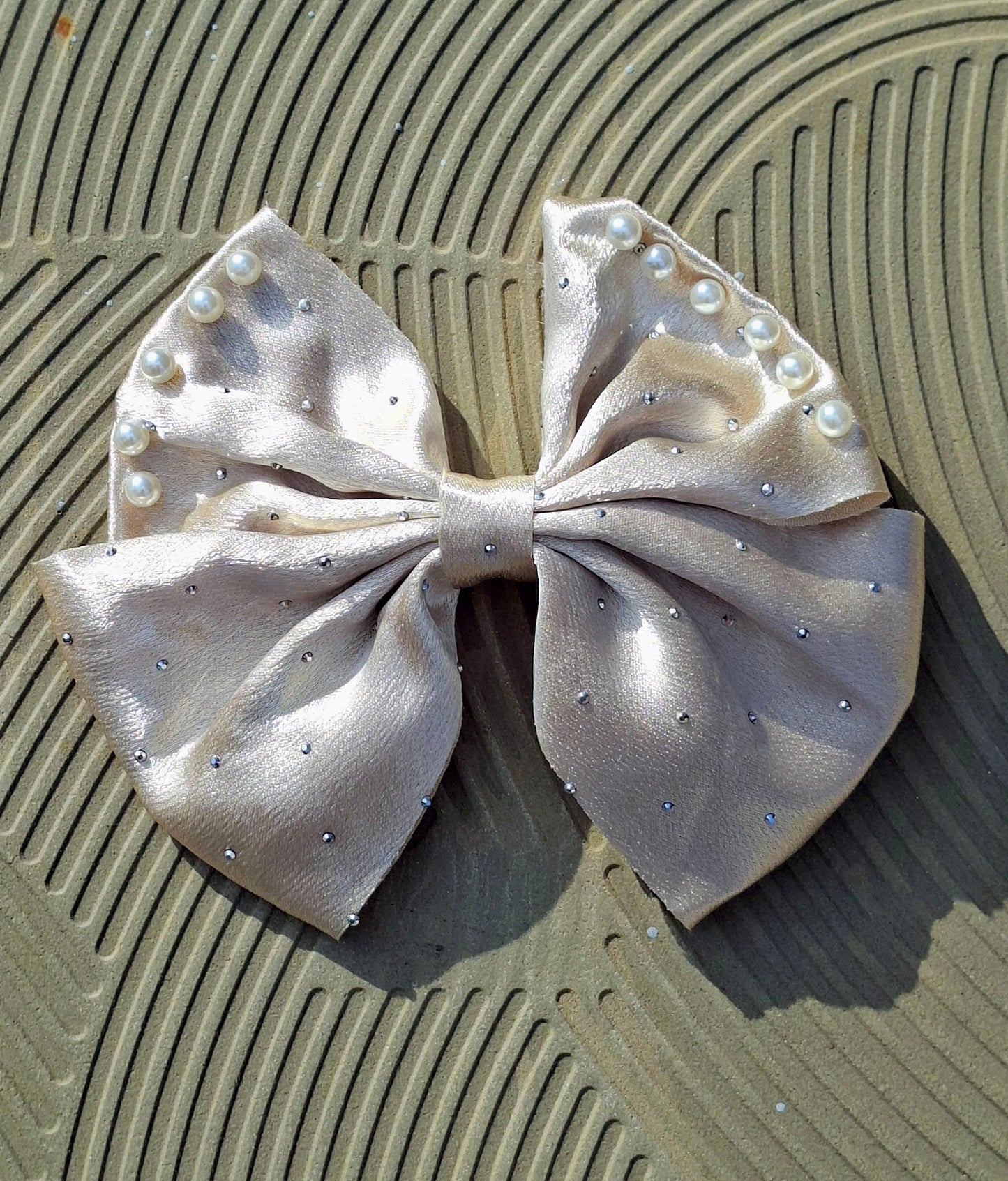 Pearl Bow Clip