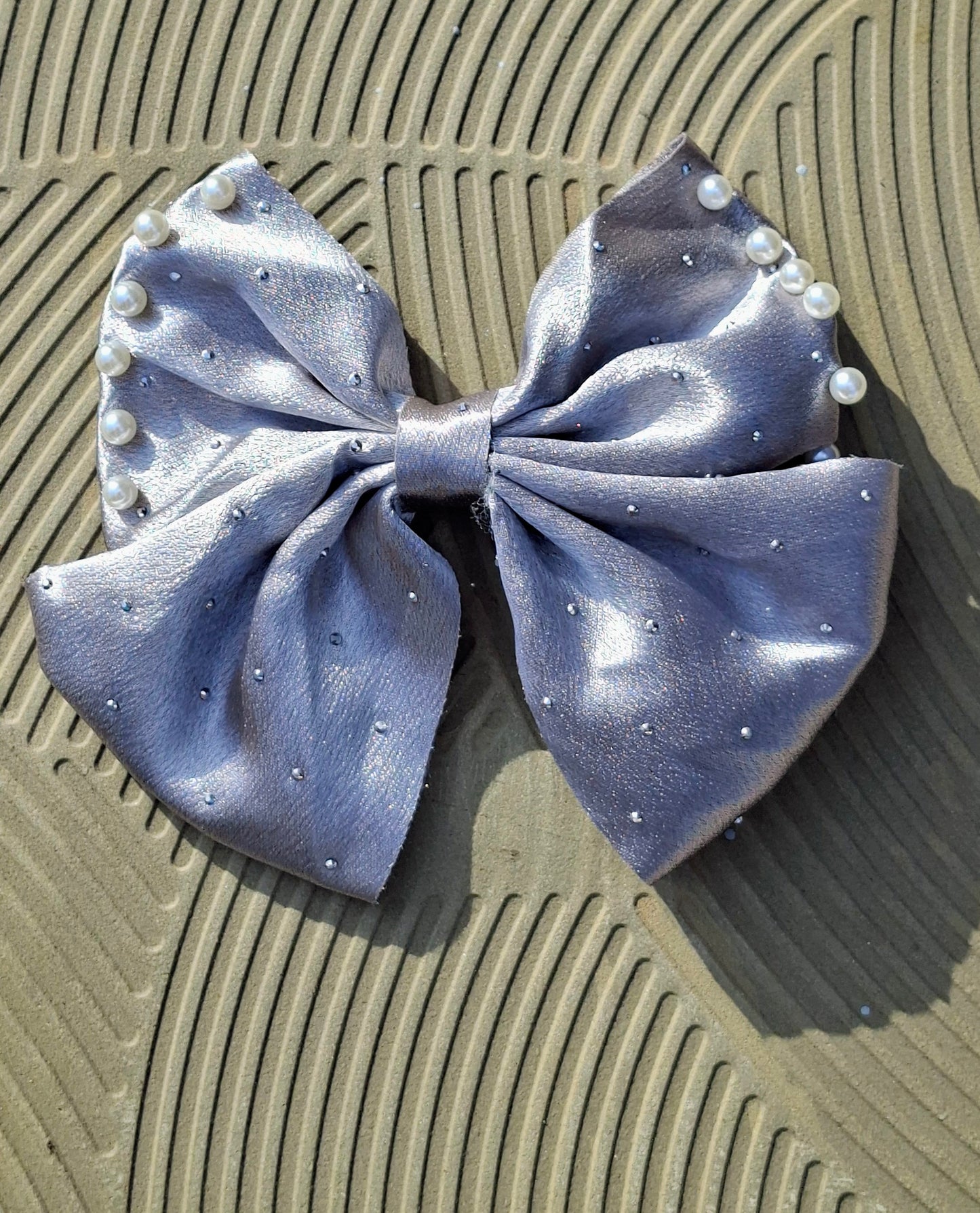 Pearl Bow Clip